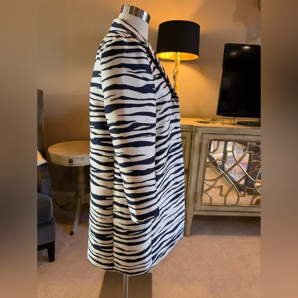 Ann Taylor Coat (Size Small) NWOT - Picture 4 of 4